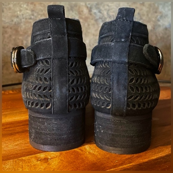Vince Camuto Campina Black Eyelet Suede Perforated Ankle Booties | Size 5 - Picture 4 of 5